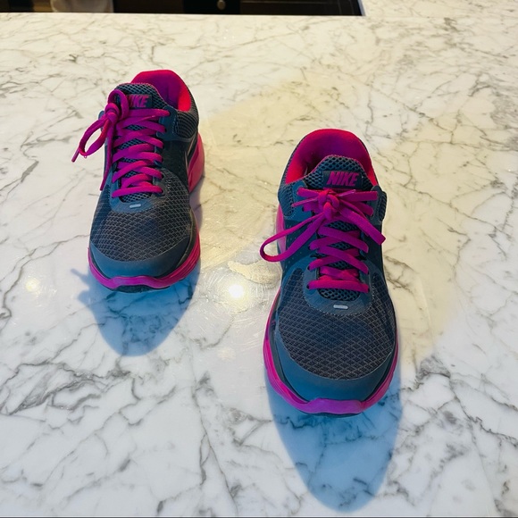 NEW Nike Sneakers - Picture 10 of 15